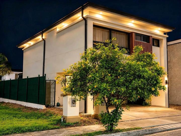 Fachada iluminada de noche